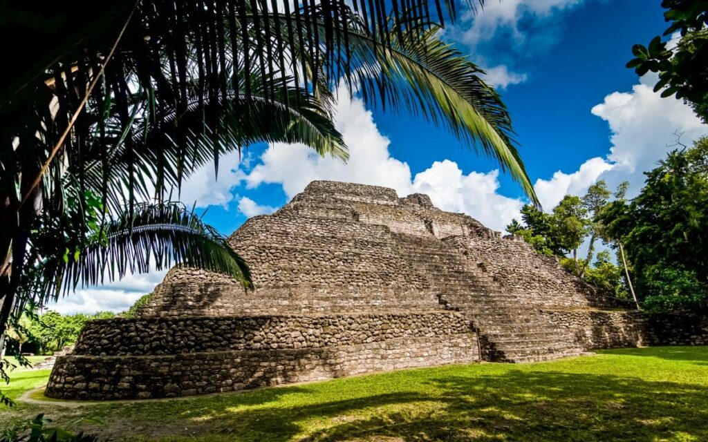 Site Chacchobén maya situé dans l'État de Quintana Roo, au Mexique.